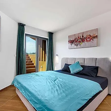 Ana Comfortable Hotel 3*